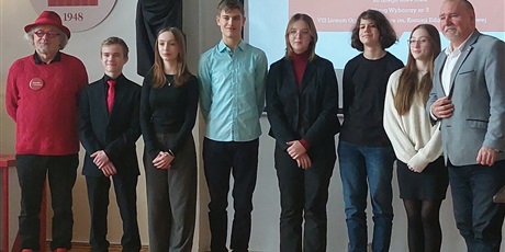 Powiększ grafikę: Portret 6 uczniów wybranych spośród szkół podstawowych z Gdańska zakwalifikowanych do Młodzieżowej Rady Miasta