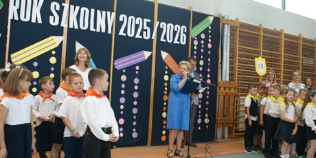 Rozpoczęcie roku szkolnego 2025/2026 dla uczniów klas pierwszych i pasowanie na ucznia
