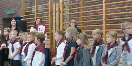 Powiększ grafikę: Rozpoczęcie roku szkolnego 2025/2026 dla klas pierwszych i pasowanie na ucznia