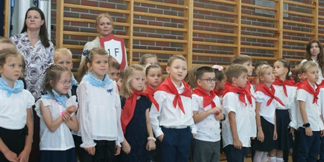Powiększ grafikę: uroczyste-rozpoczecie-roku-szkolnego-2026-2027-pasowanie-na-ucznia-709195.jpg