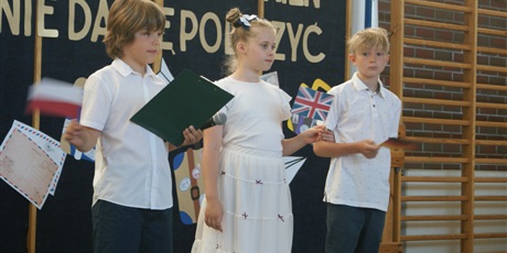 Powiększ grafikę: Zakończenie roku szkolnego 2025/2026 dla uczniów klas trzecich